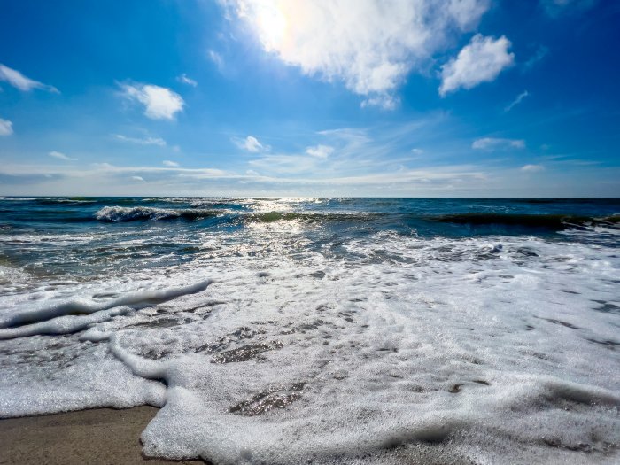 О правилах поведения детей на воде. Волнующееся море опасно для детей и взрослых.