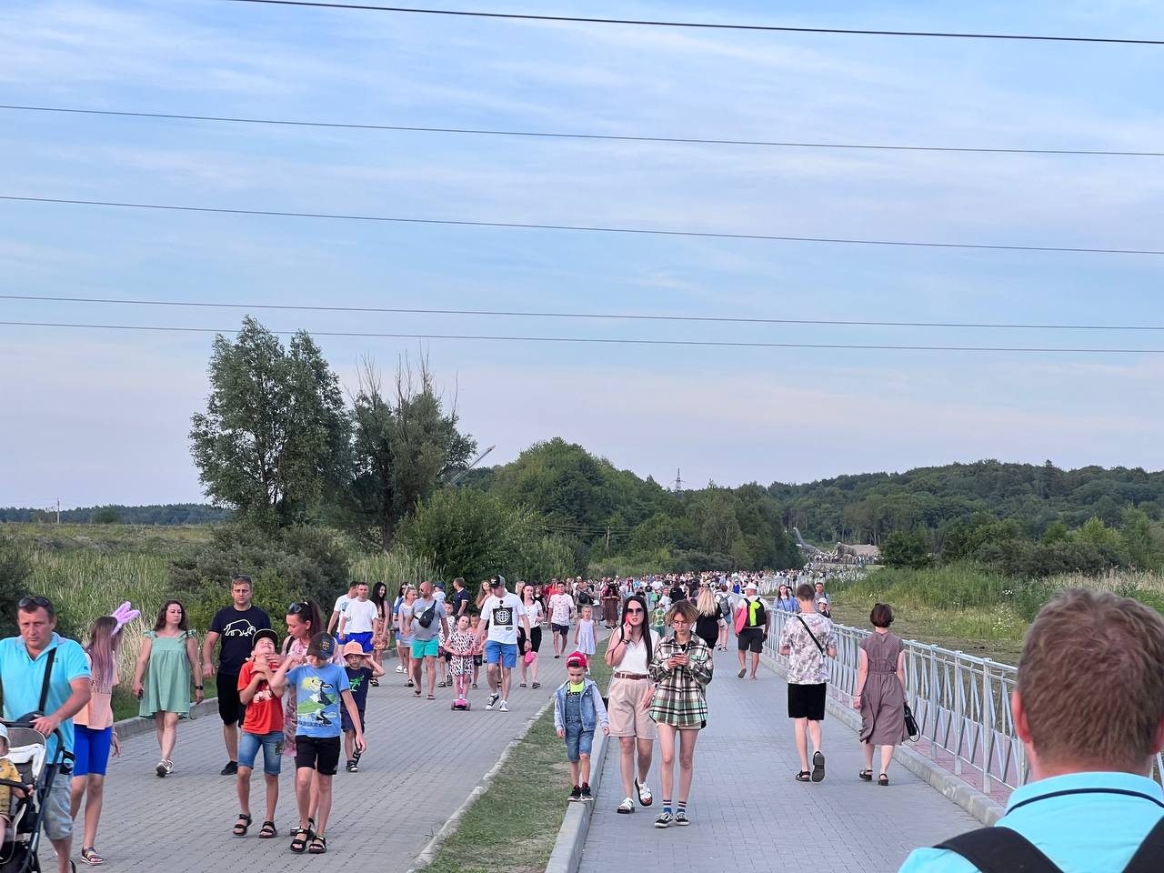 Жаркие выходные в Янтарном. День города и открытие ДиноПарка.